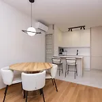 Beachfront With Private Garage And Amazing Balcony With Seaview * Σπλιτ