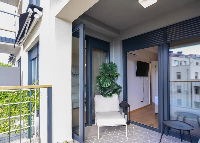 Beachfront With Private Garage And Amazing Balcony With Seaview Daire Split