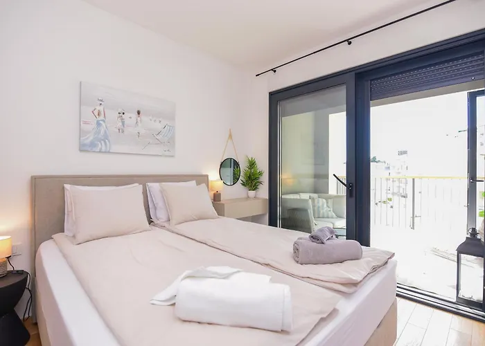 Daire Beachfront With Private Garage And Amazing Balcony With Seaview Split