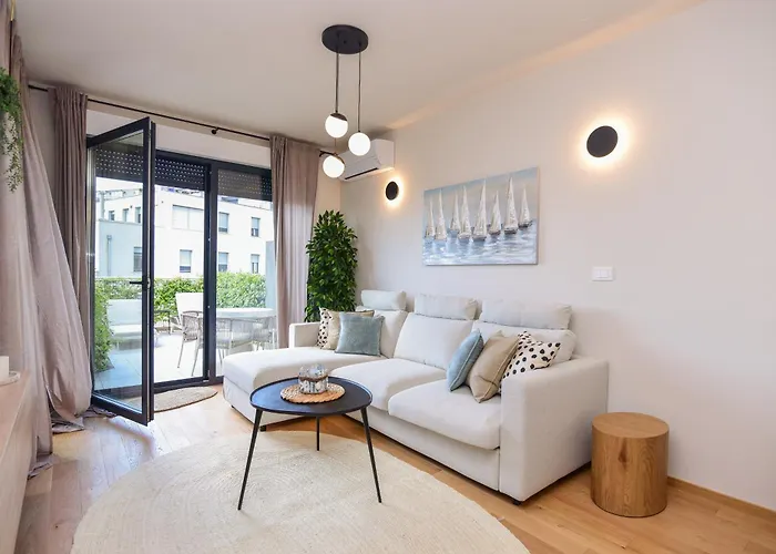 Beachfront With Private Garage And Amazing Balcony With Seaview Daire Split